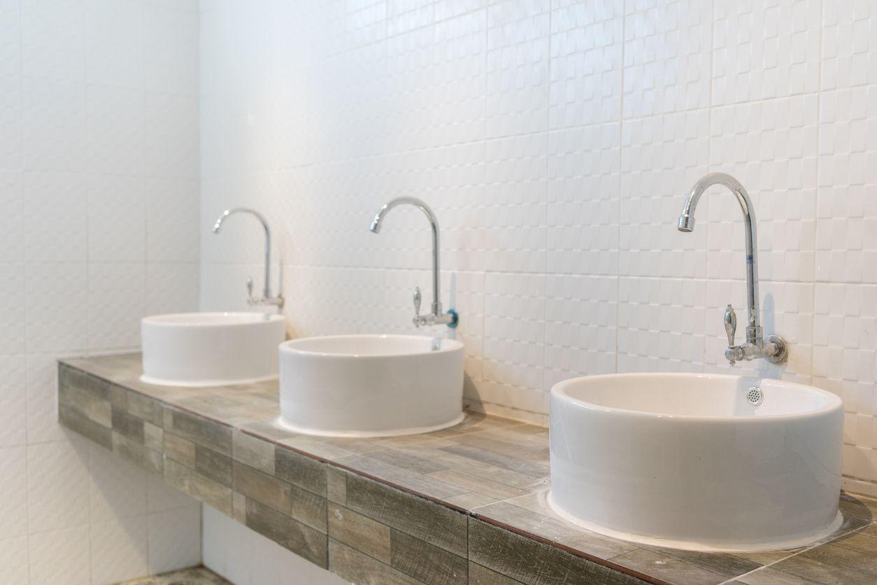 Using Traditional Yet Stylish Bathroom Fixtures and Fittings for Trendy Workspaces
